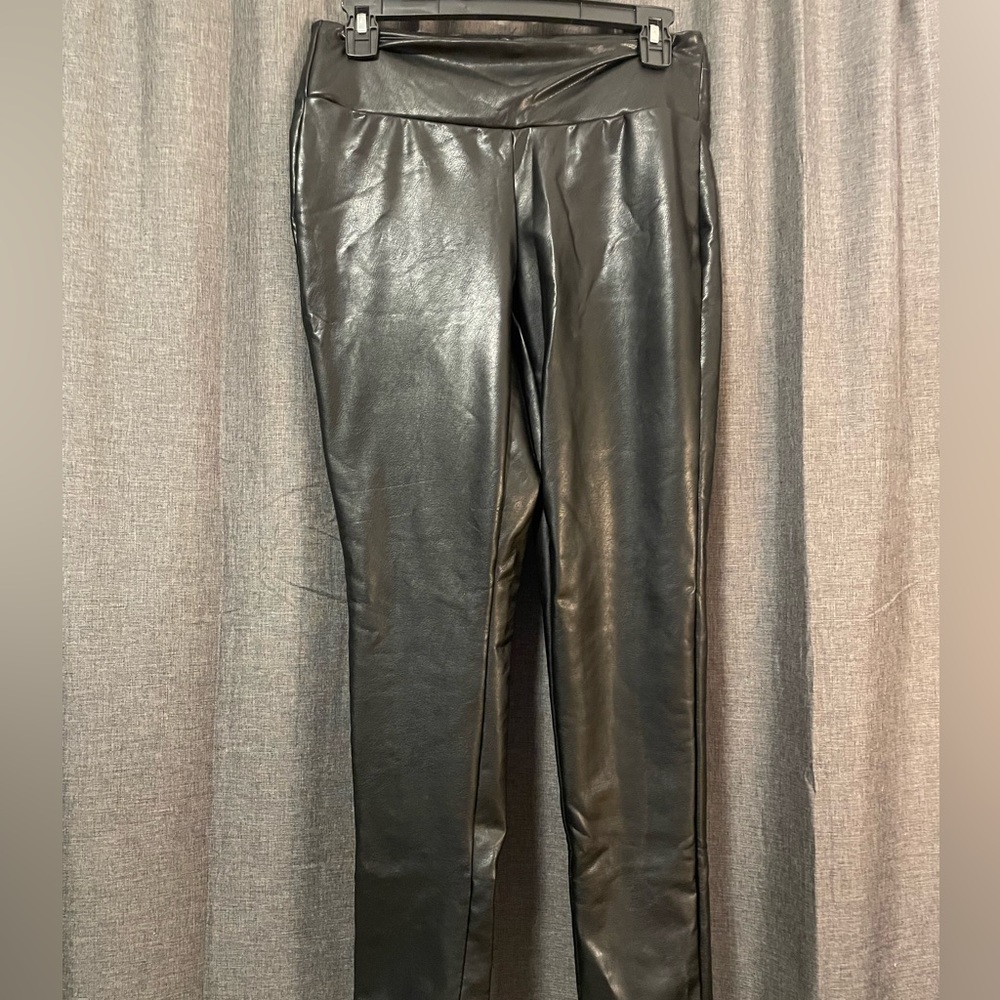 5/$25 Kendall & Kylie Black Faux Leather Leggings